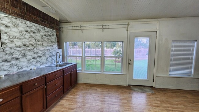 Building Photo - 4/2 in MIDWAY ISD