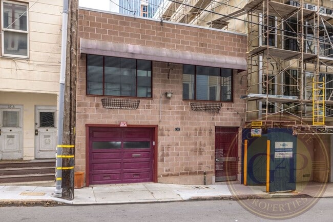 Building Photo - Rincon Hill - 3 BR, 2 BA House 1,164 Sq. Ft. - 3D Virtual Tour, Garage, Yard