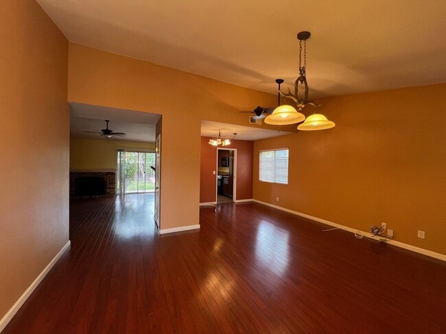 Building Photo - **Beautiful 4 Bdrm 2 Bath Home 5 Minutes t...