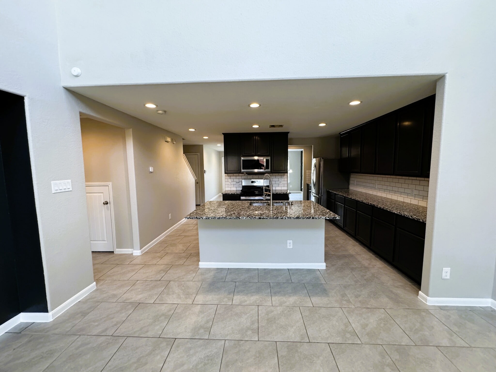 Building Photo - 615 Calm Ct