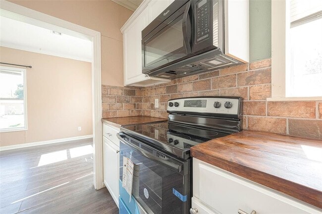 Building Photo - 138 N Mattson St