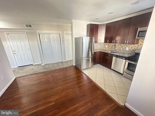 Building Photo - 2712 6th St NE