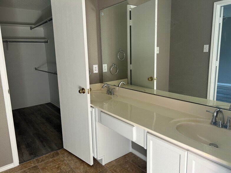 Bathroom 1 - 3112 Rustic Meadow Trl