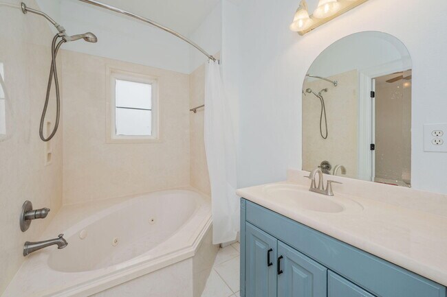 Building Photo - 272 Calusa Blvd