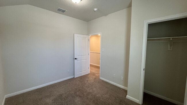 Building Photo - Lynwood Village Townhome - Move-in Ready