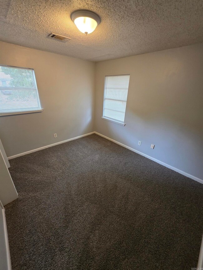 Building Photo - 9110 Woodford Dr