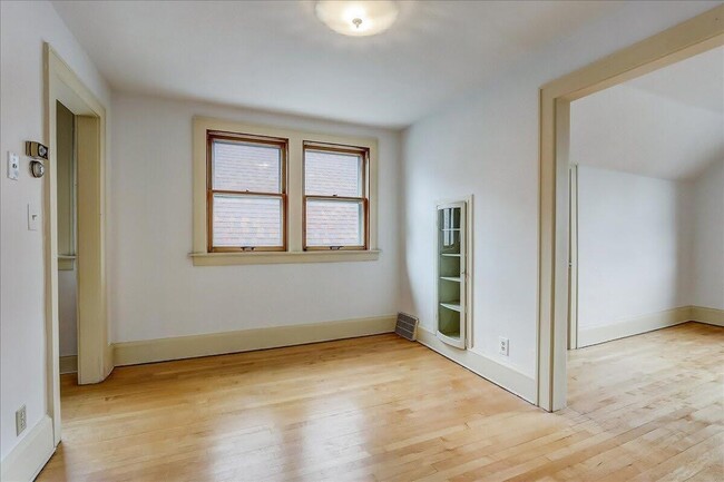 Dinning Room - 322 E Rosedale Ave