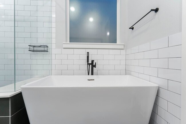 Building Photo - 113 Coronado St