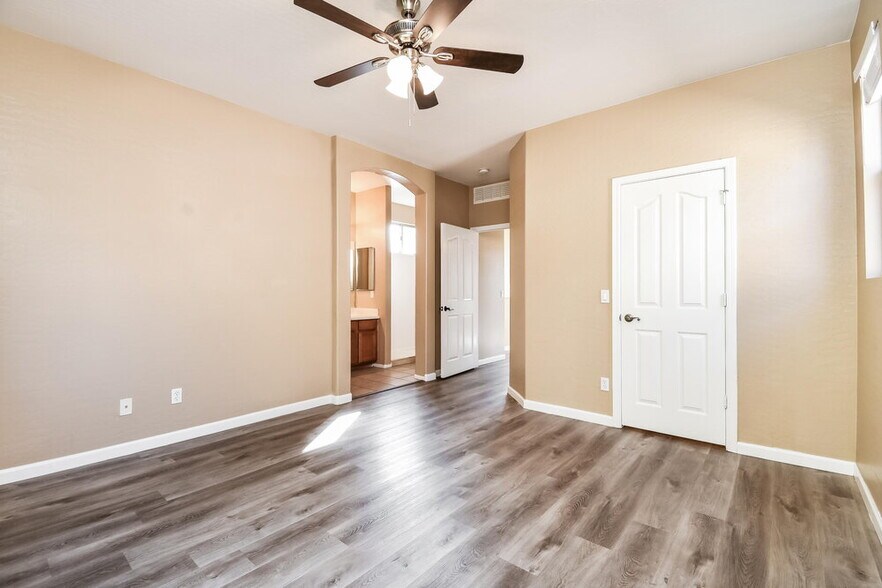 Building Photo - 3691 E Stampede Dr