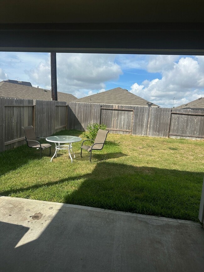 Building Photo - 24319 Springfield Valley Dr