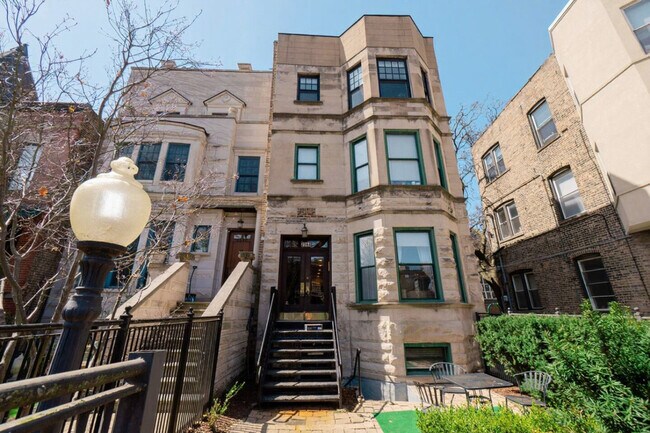 Building Photo - 2544 N Burling St