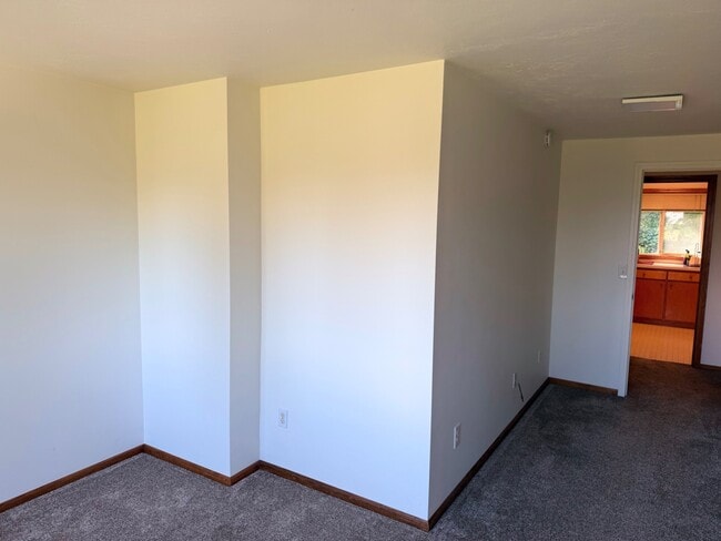 Building Photo - 3776 SW Fairhaven Dr