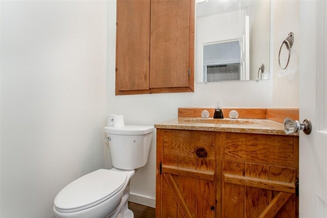 Building Photo - Charming 2-Bedroom, 1/5-Bath Home in Little Forest Hills