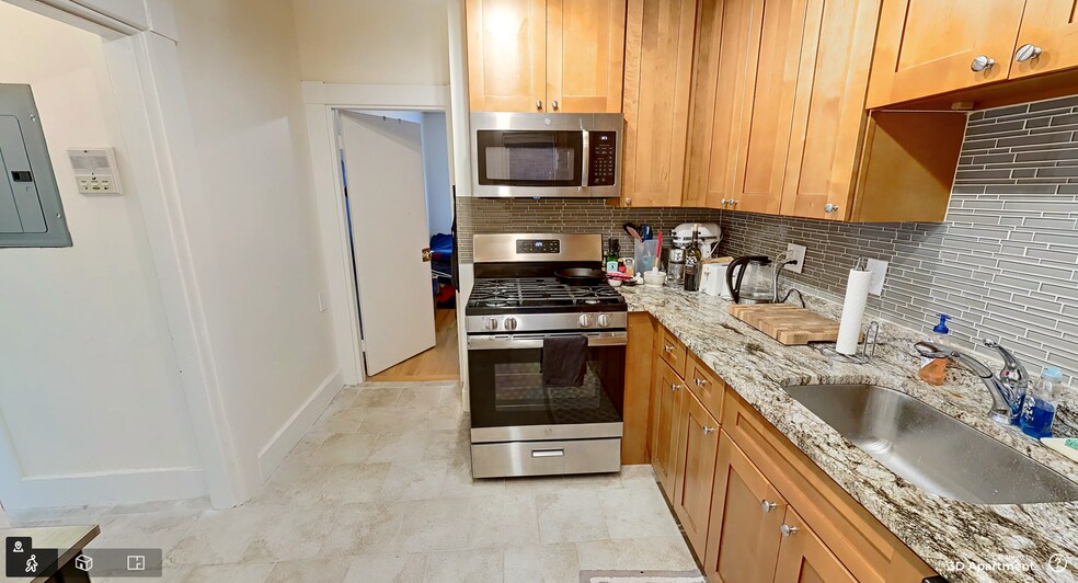 Building Photo - 72 Gore St