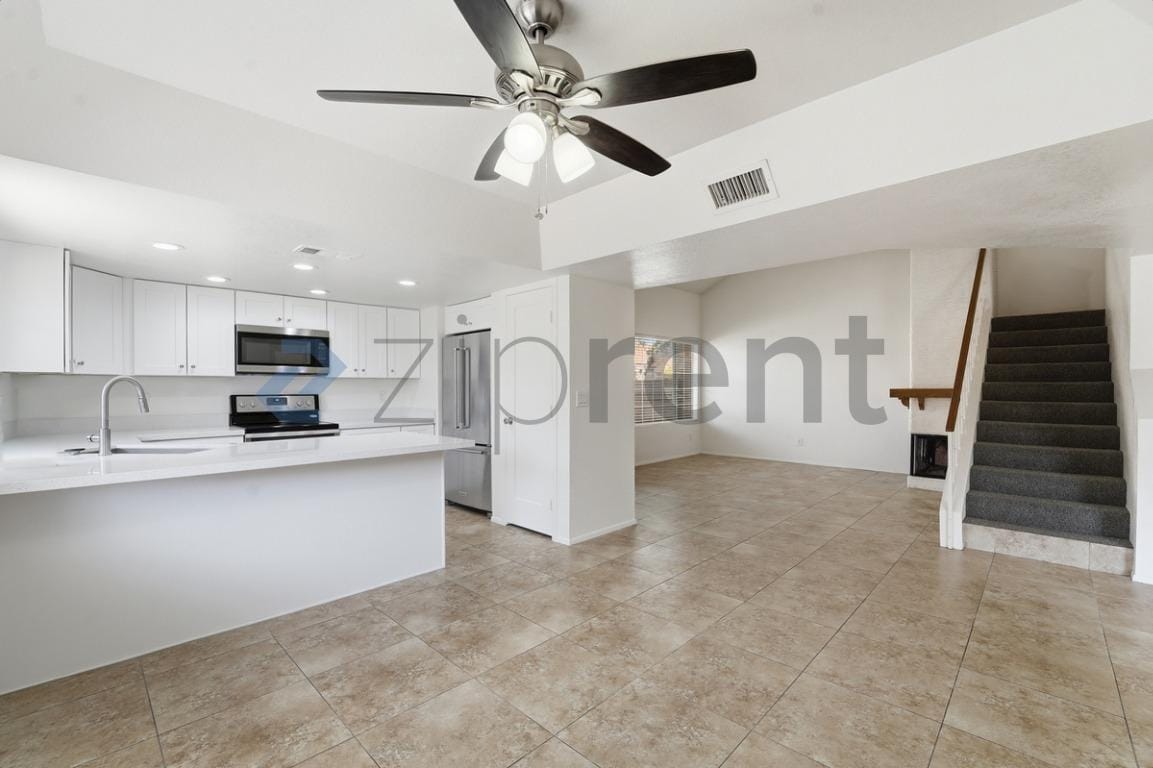 Building Photo - 609 E Mesquite Cir