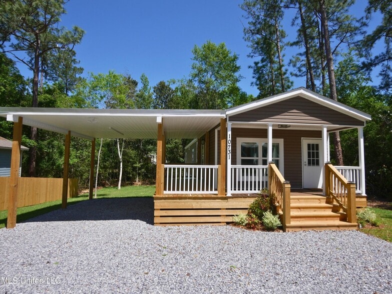 Building Photo - 10731 Lilinoe Way