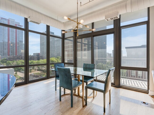 Building Photo - 212 E Cullerton St