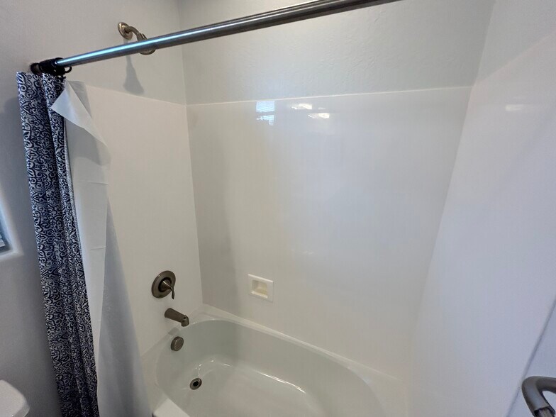 Building Photo - 8731 W Wagon Wheel Dr