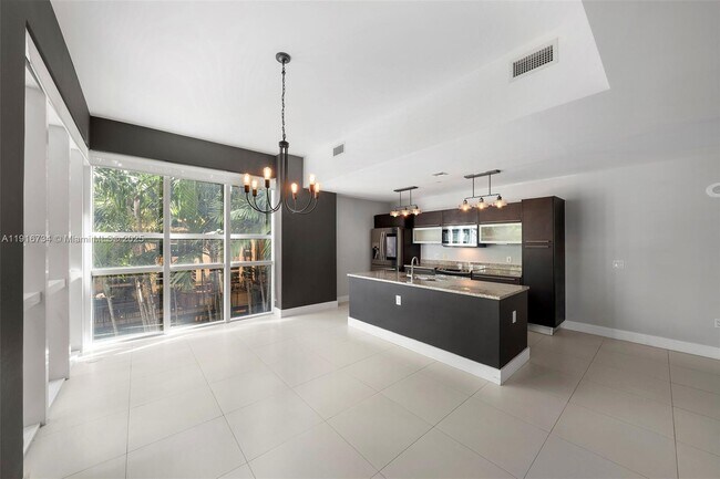 Building Photo - 950 Brickell Bay Dr