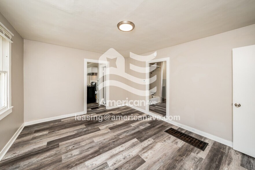 Building Photo - 709 W Broad St