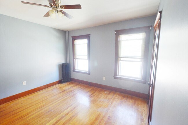 Building Photo - 53 Forest St