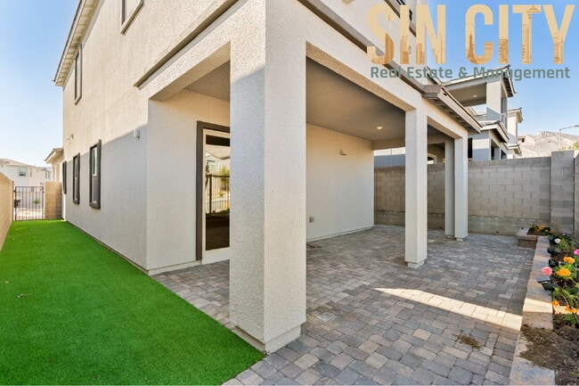 Building Photo - 11828 Black Canary Ave