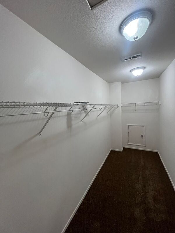 Building Photo - 35736 Emily Ave