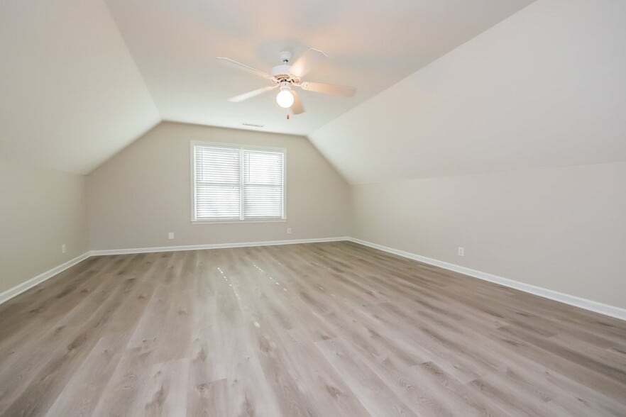 Building Photo - 79 High Point N