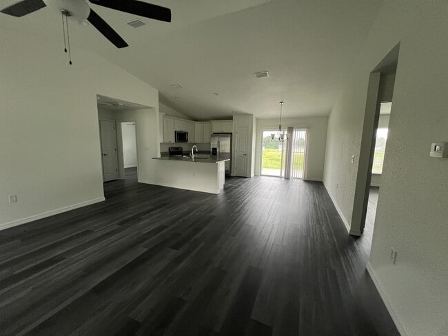 Building Photo - 9 Maple Ln