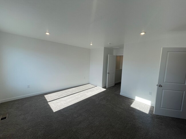 Building Photo - Beautiful New 4-Bedroom, 3-Bathroom Townhouse