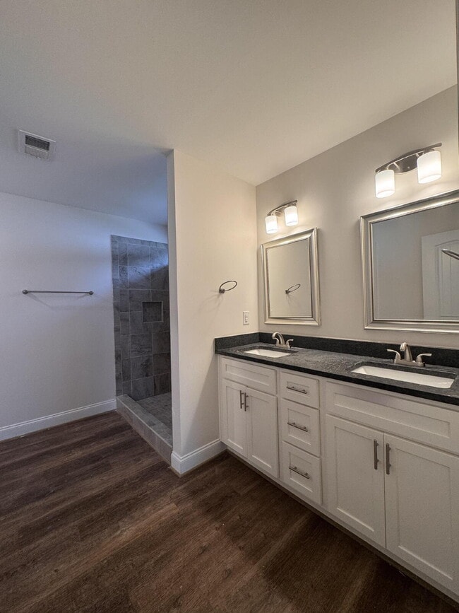 Building Photo - Modern 3-Bed, 2.5-Bath Home in Travelers R...