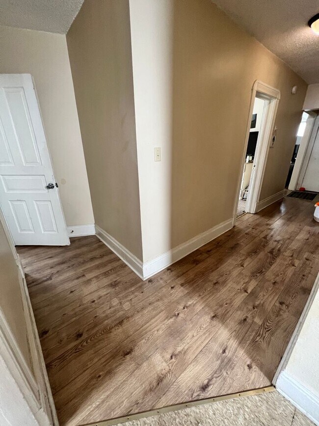 Building Photo - 2207 W 3rd St