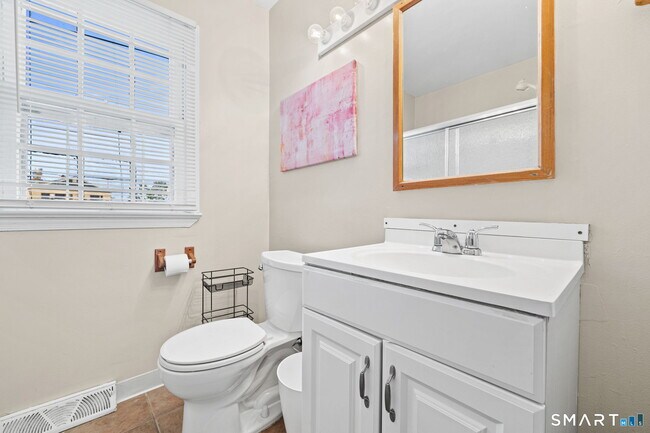 Building Photo - 116 College Pl