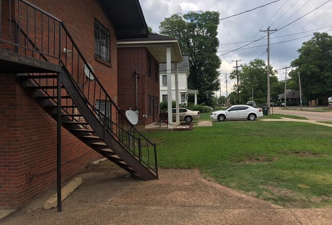 Building Photo - 482 E Mclemore Ave