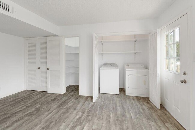 Building Photo - 5211 Thunderbird St