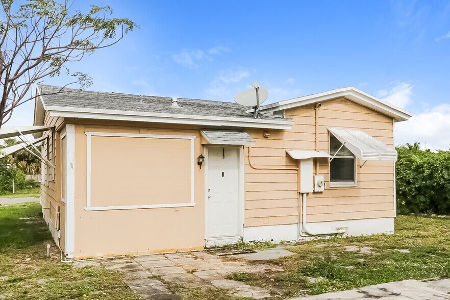 Building Photo - 720 51st St