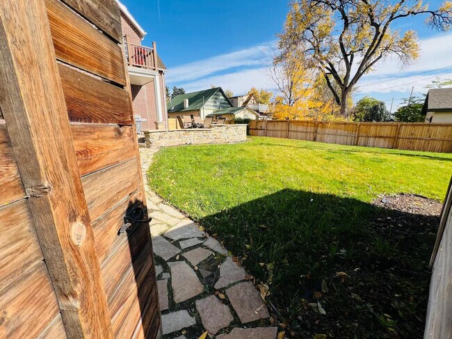 Building Photo - 3209 W Fairview Pl