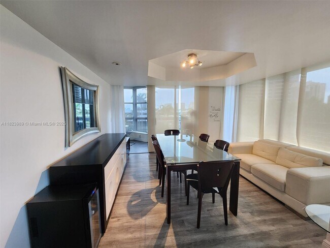 Building Photo - 3500 Mystic Pointe Dr