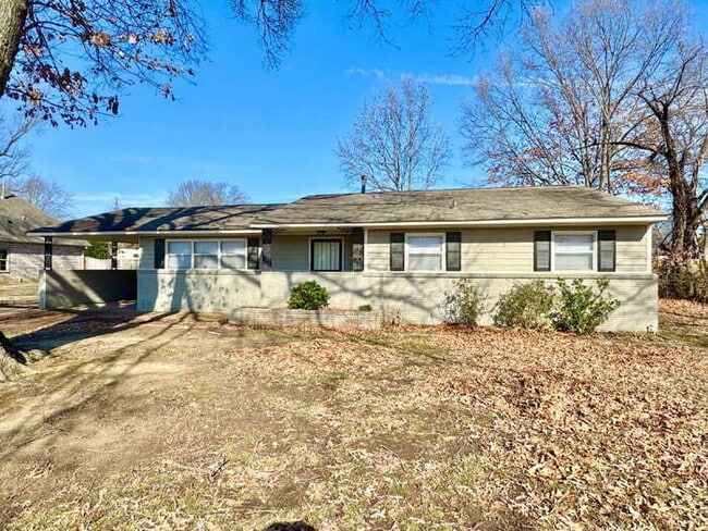 Building Photo - 954 E Holmes Rd