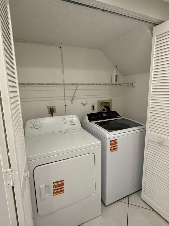 Building Photo - 22492 Middletown Dr