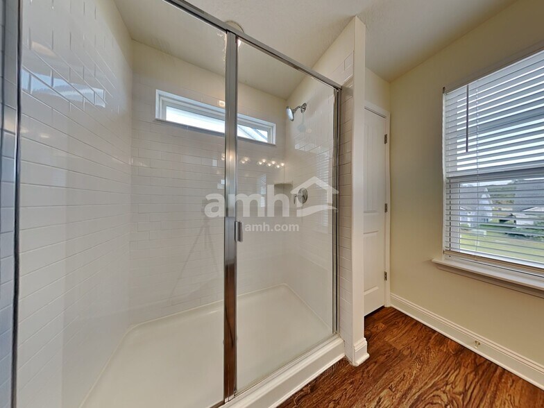Building Photo - 3120 Creek Village Ln