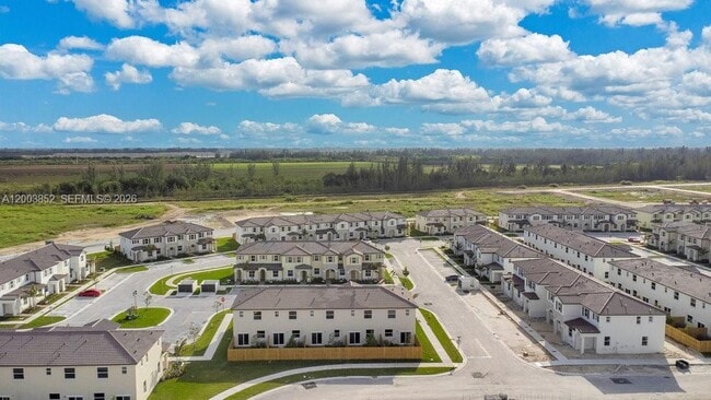 Building Photo - 2619 SE 28th Dr