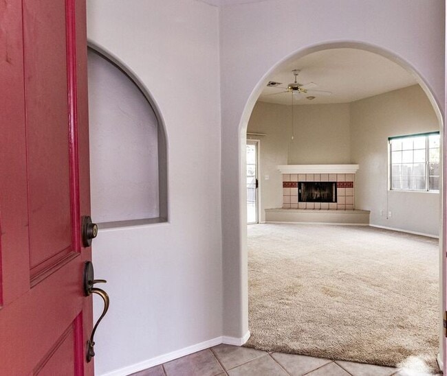 Building Photo - Beautiful and Spacious 3BR 2BA Home w/ Courtyard • Fenced Yard • Cul-de-sac in Tucson