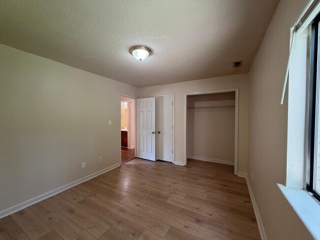 Building Photo - 2714 Clayton Dr NW