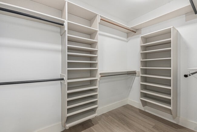 Building Photo - 4334 Lake Grove Dr