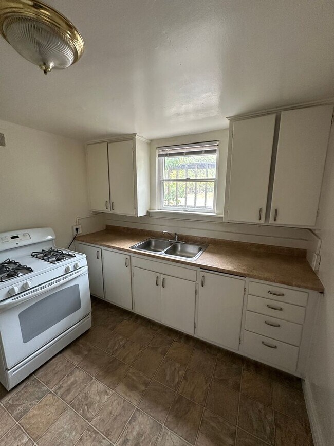 Building Photo - LW1532