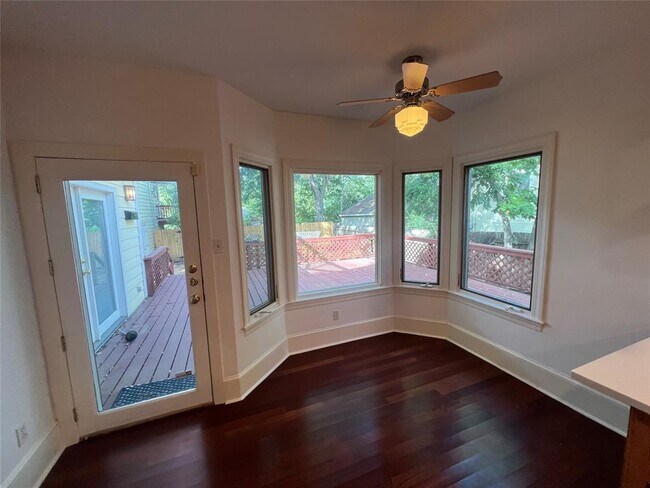 Building Photo - 811 E 46th St