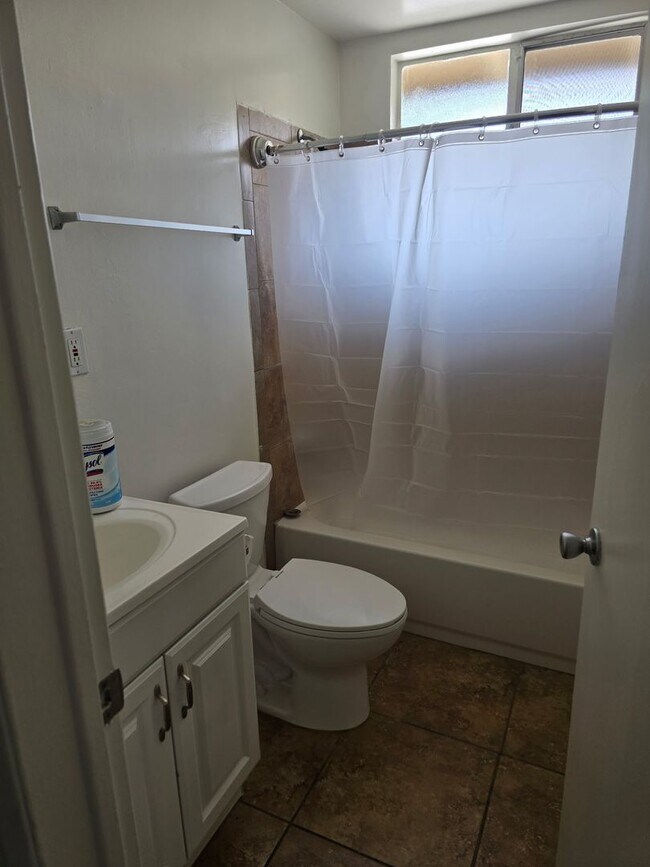 Building Photo - BUENA PARK 3 BEDROOM 2 BATH $3,500   NEAR ...