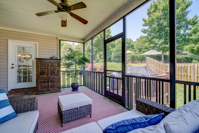 Building Photo - 5 BR, 3 BA Home Quiet Cul de Sac, Convenie...