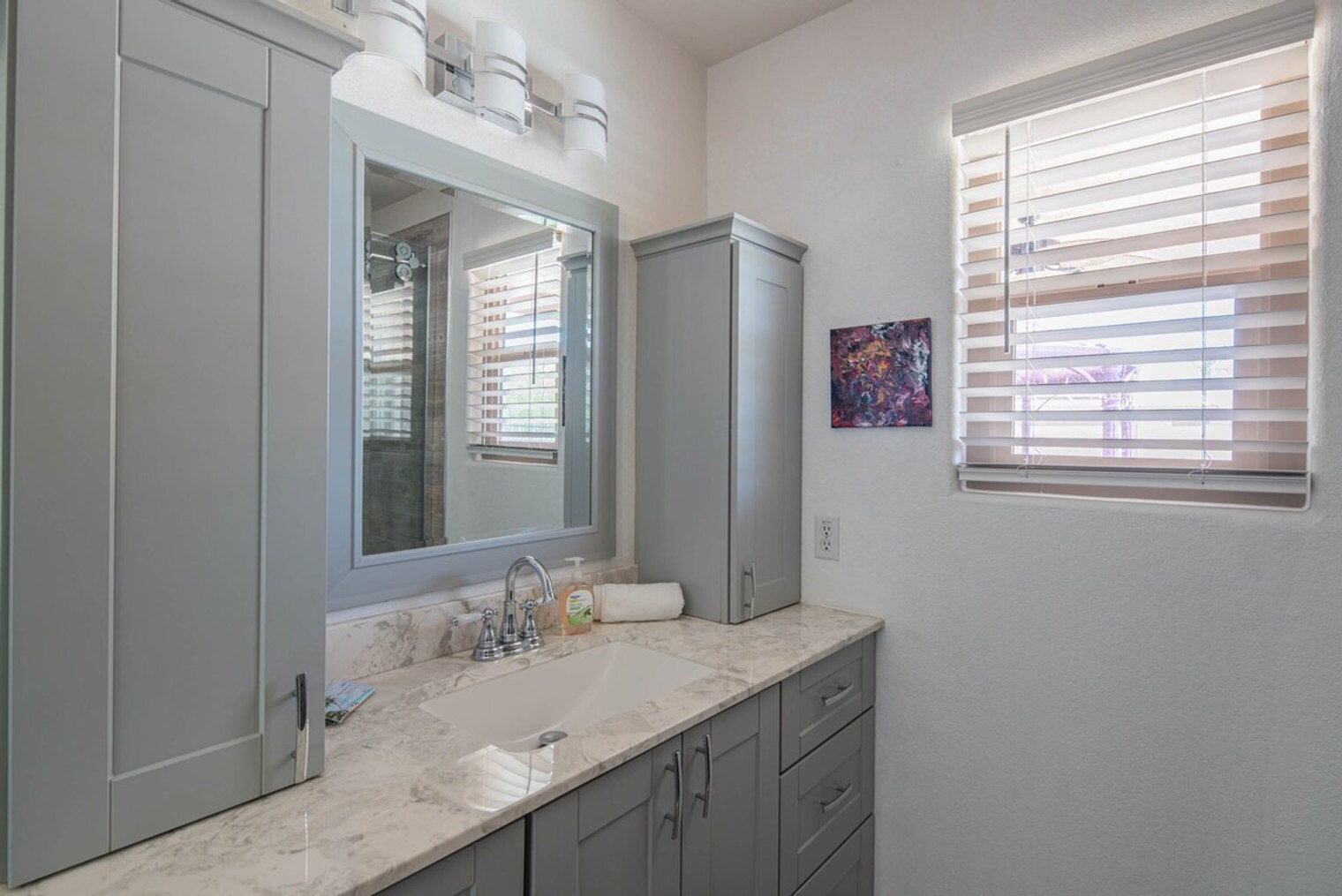 Building Photo - 1541 E Peregrine Trail